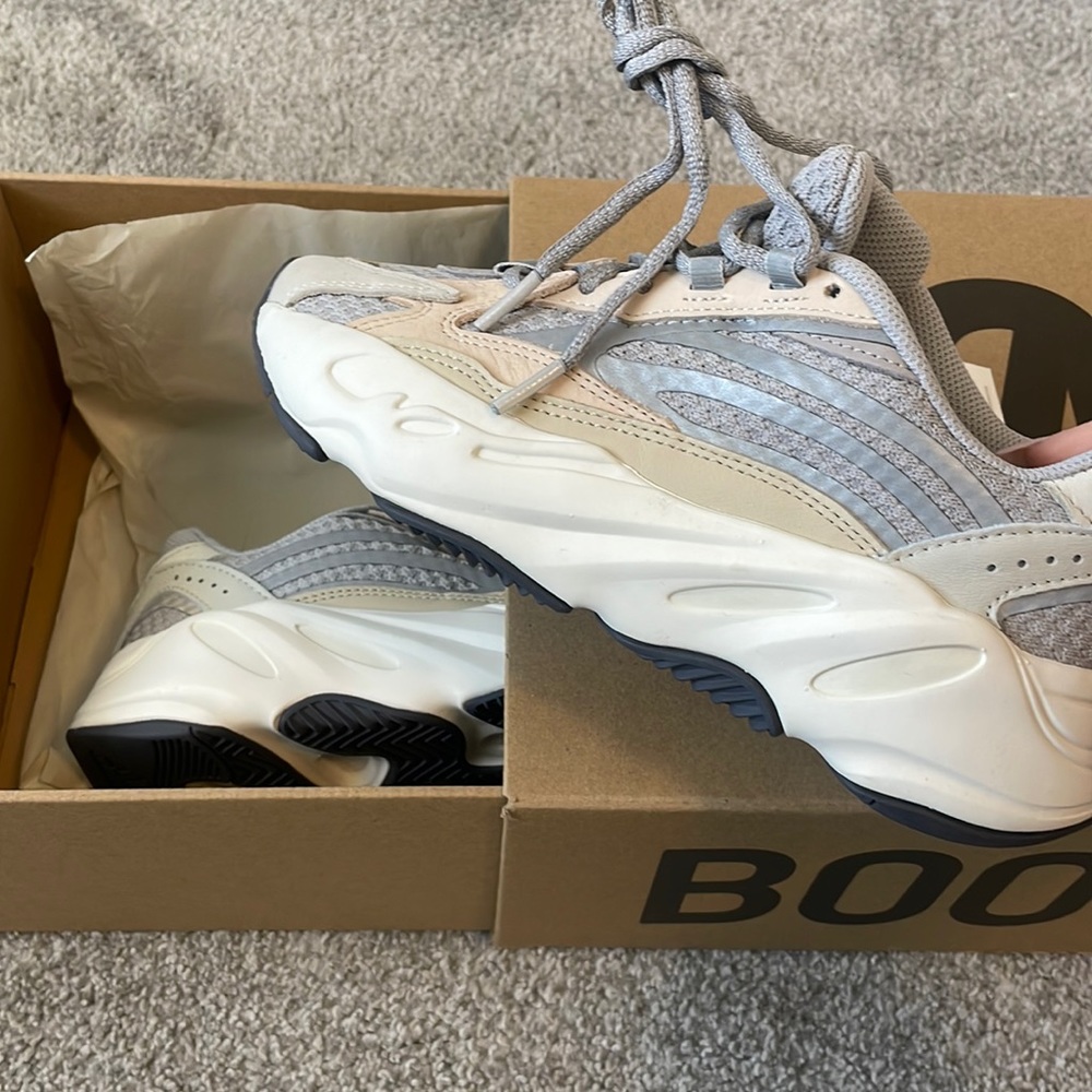 yeezy 700